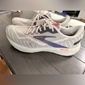 Brooks Revel Men's Athletic Shoes - White and Black